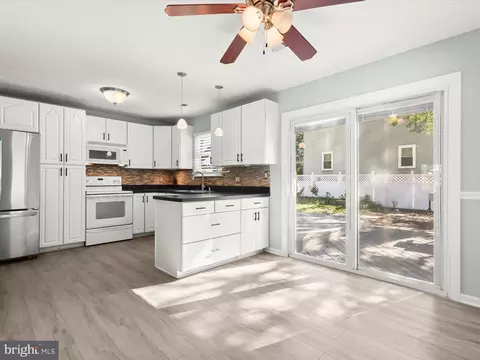 Kitchen - 7723 W Shore Rd, Pasadena, MD 21122 photo 5 of 5