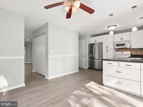 Entry Way - 7723 W Shore Rd, Pasadena, MD 21122 photo 1 of 1