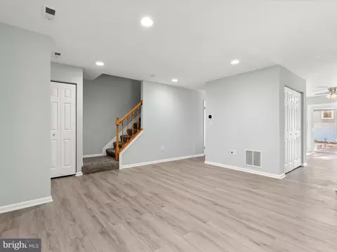 Living - 7723 W Shore Rd, Pasadena, MD 21122 photo 3 of 4