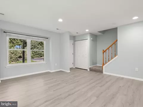 Living - 7723 W Shore Rd, Pasadena, MD 21122 photo 2 of 4