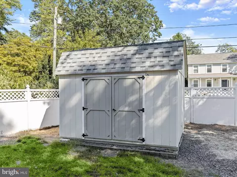 Exterior - 7723 W Shore Rd, Pasadena, MD 21122 photo 6 of 8