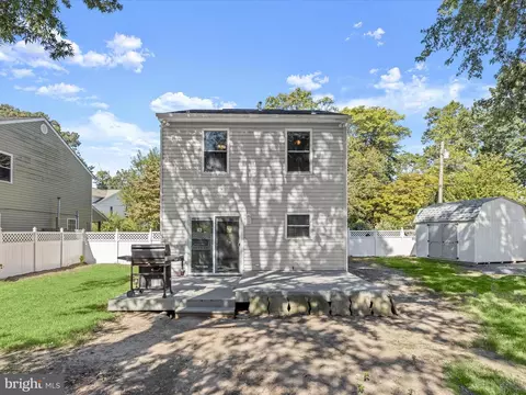 Exterior - 7723 W Shore Rd, Pasadena, MD 21122 photo 5 of 8