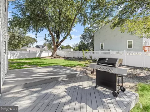 Exterior - 7723 W Shore Rd, Pasadena, MD 21122 photo 3 of 8