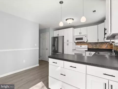 Kitchen - 7723 W Shore Rd, Pasadena, MD 21122 photo 3 of 5