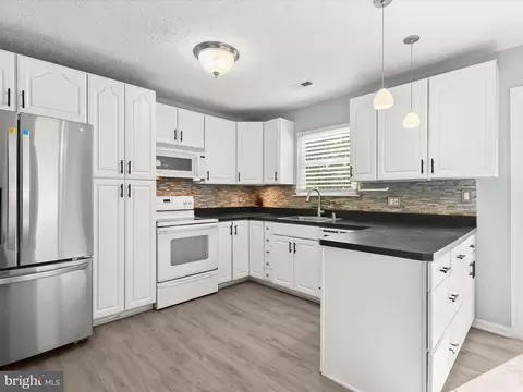 Kitchen - 7723 W Shore Rd, Pasadena, MD 21122 photo 1 of 5