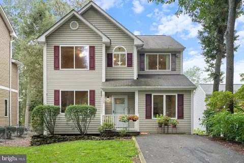 359 Valley Stream Rd N, Severna Park, MD 21146