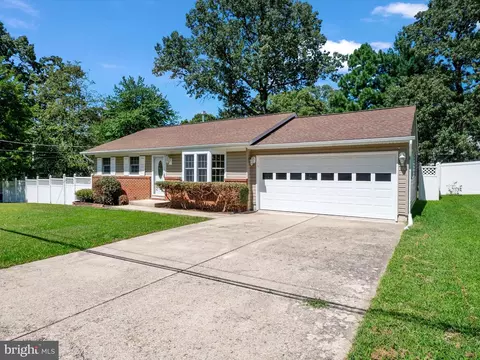 726 215th St, Pasadena, MD 21122 photo 2