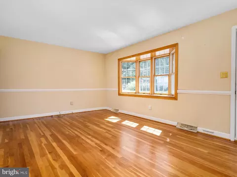 726 215th St, Pasadena, MD 21122 photo 6
