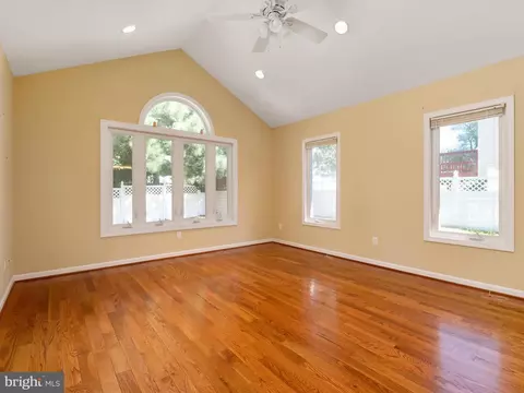 726 215th St, Pasadena, MD 21122 photo 11