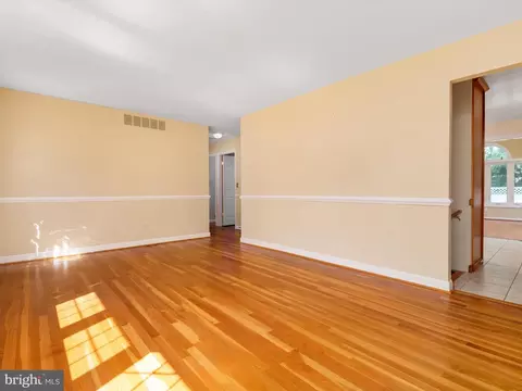 726 215th St, Pasadena, MD 21122 photo 7
