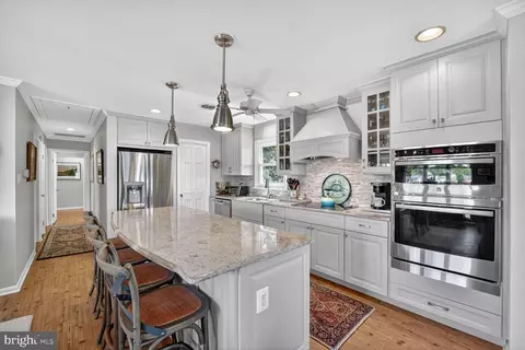 Kitchen - 1663 Cliff Dr, Edgewater, MD 21037 photo 2 of 6