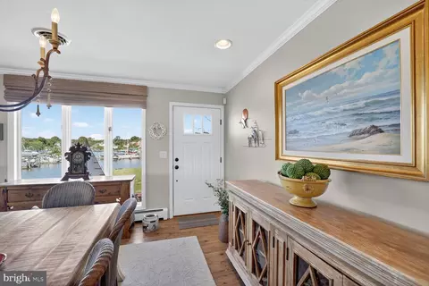 Entry Way - 1663 Cliff Dr, Edgewater, MD 21037 photo 2 of 3