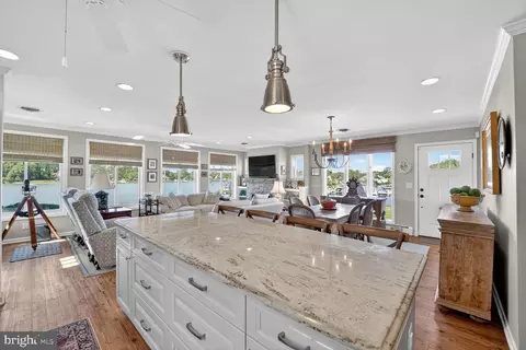 Kitchen - 1663 Cliff Dr, Edgewater, MD 21037 photo 3 of 6