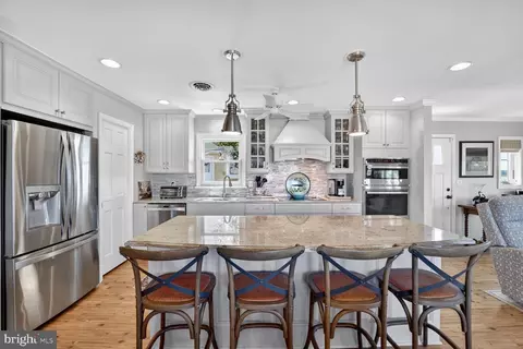 Kitchen - 1663 Cliff Dr, Edgewater, MD 21037 photo 1 of 6