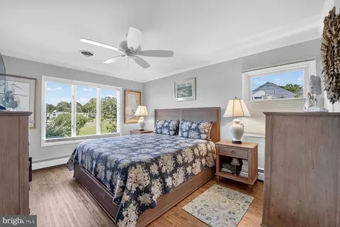 Bedroom - 1663 Cliff Dr, Edgewater, MD 21037 photo 1 of 4