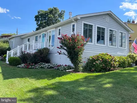Exterior - 1663 Cliff Dr, Edgewater, MD 21037 photo 1 of 13