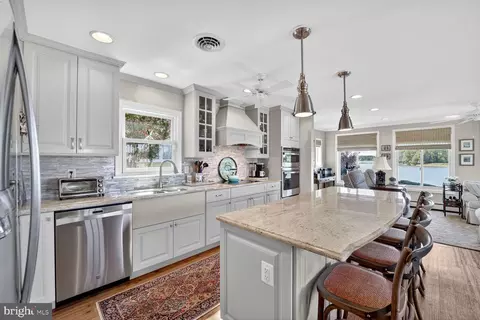 Kitchen - 1663 Cliff Dr, Edgewater, MD 21037 photo 4 of 6