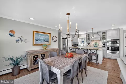 Dining - 1663 Cliff Dr, Edgewater, MD 21037 photo 2 of 4