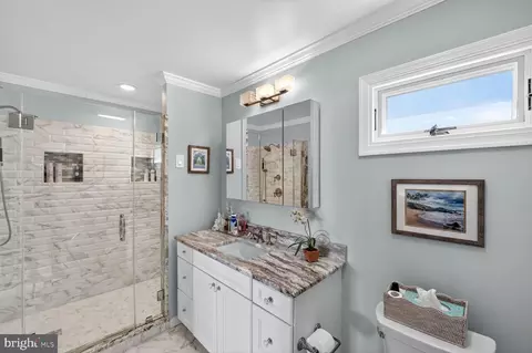Bath - 1663 Cliff Dr, Edgewater, MD 21037 photo 1 of 2