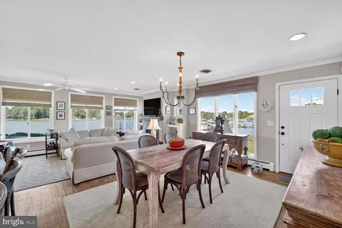 Dining - 1663 Cliff Dr, Edgewater, MD 21037 photo 3 of 4