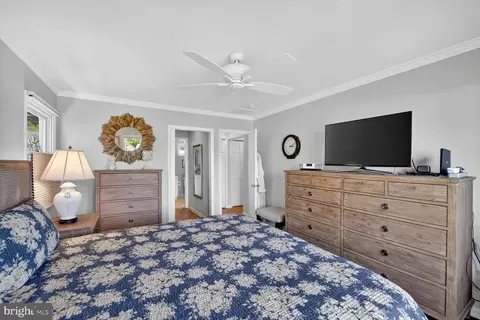 Bedroom - 1663 Cliff Dr, Edgewater, MD 21037 photo 2 of 4