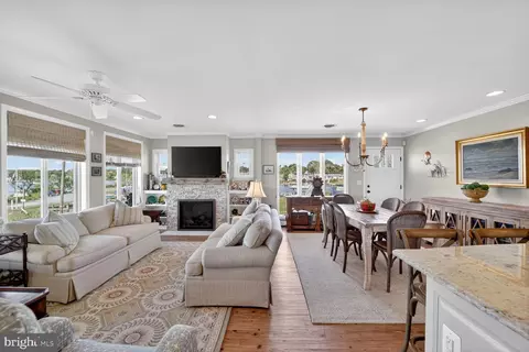 Living - 1663 Cliff Dr, Edgewater, MD 21037 photo 1 of 7