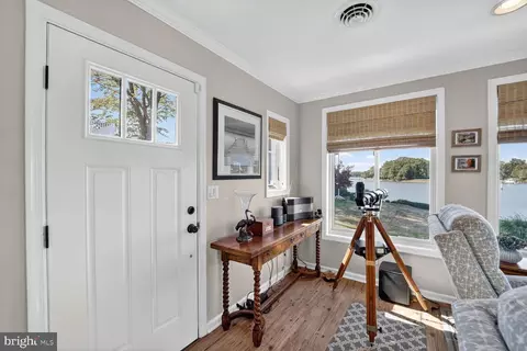 Entry Way - 1663 Cliff Dr, Edgewater, MD 21037 photo 1 of 3