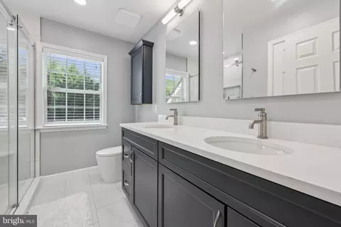 Bath - 609 Havenhill Rd, Edgewater, MD 21037 photo 4 of 7