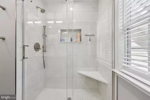 Bath - 609 Havenhill Rd, Edgewater, MD 21037 photo 5 of 7