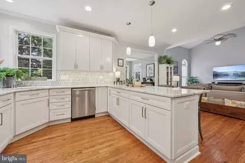 Kitchen - 609 Havenhill Rd, Edgewater, MD 21037 photo 4 of 7