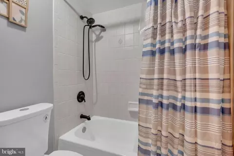 Bath - 1231 Gemini Dr UNIT B, Annapolis, MD 21403 photo 1 of 2