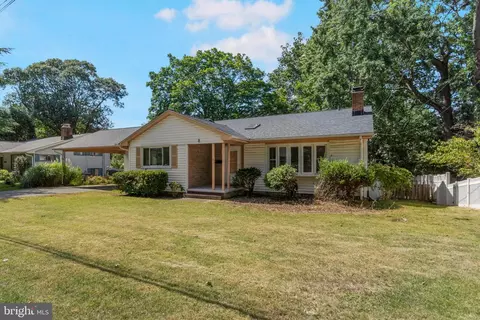 8 Wainwright Dr, Annapolis, MD 21401