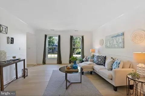 Living - 1543 Lee Way, Edgewater, MD 21037 photo 2 of 4