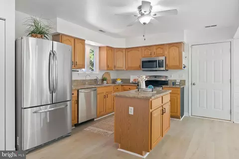 Kitchen - 1543 Lee Way, Edgewater, MD 21037 photo 2 of 2
