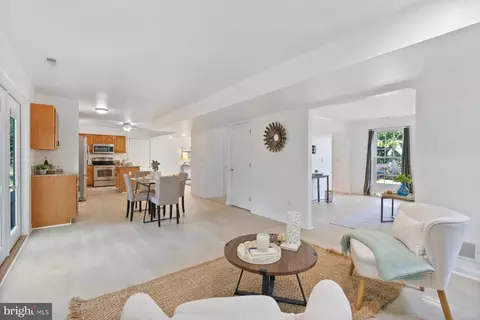 Living - 1543 Lee Way, Edgewater, MD 21037 photo 4 of 4