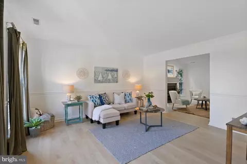 Living - 1543 Lee Way, Edgewater, MD 21037 photo 1 of 4