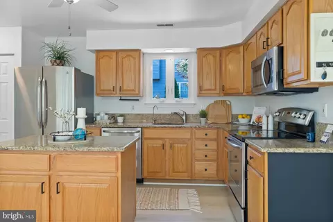 Kitchen - 1543 Lee Way, Edgewater, MD 21037 photo 1 of 2