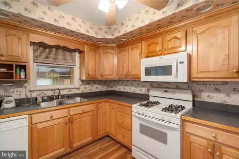 8261 Spring Knoll Dr, Pasadena, MD 21122 photo 16
