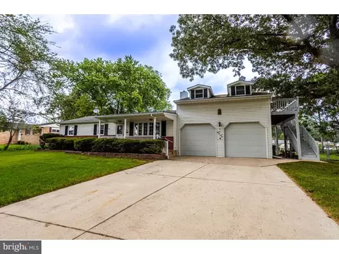 8261 Spring Knoll Dr, Pasadena, MD 21122