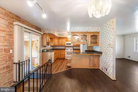 8261 Spring Knoll Dr, Pasadena, MD 21122 photo 12
