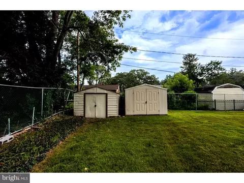 8261 Spring Knoll Dr, Pasadena, MD 21122 photo 5