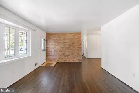 8261 Spring Knoll Dr, Pasadena, MD 21122 photo 9