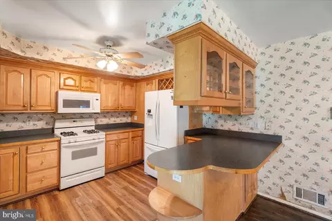 8261 Spring Knoll Dr, Pasadena, MD 21122 photo 14
