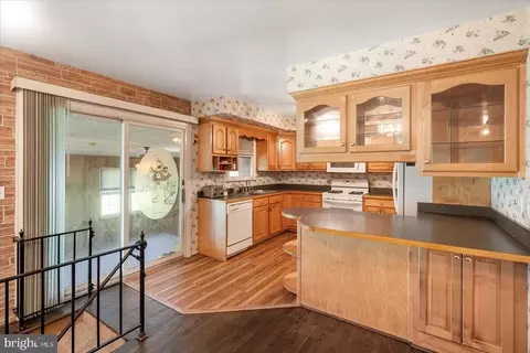 8261 Spring Knoll Dr, Pasadena, MD 21122 photo 13