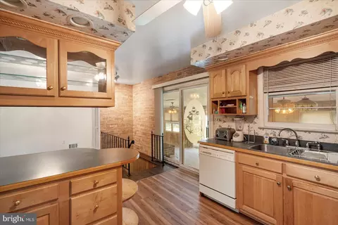 8261 Spring Knoll Dr, Pasadena, MD 21122 photo 17