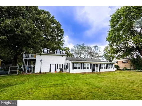 8261 Spring Knoll Dr, Pasadena, MD 21122 photo 4