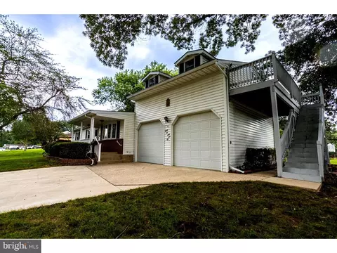 8261 Spring Knoll Dr, Pasadena, MD 21122 photo 2