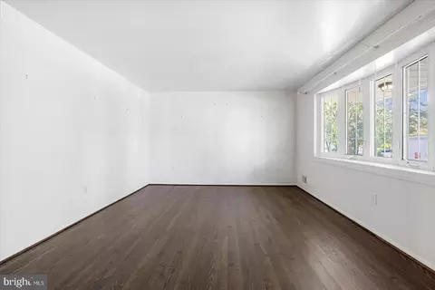 8261 Spring Knoll Dr, Pasadena, MD 21122 photo 8