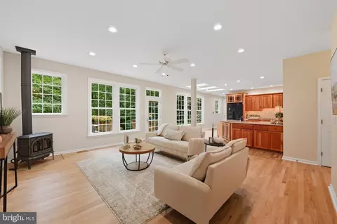 Living - 3508 Marthas Vineyard Way, Edgewater, MD 21037 photo 2 of 6