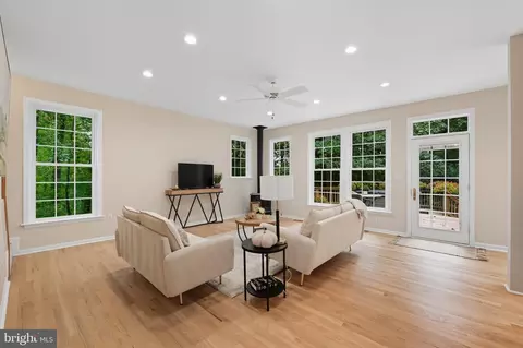 Living - 3508 Marthas Vineyard Way, Edgewater, MD 21037 photo 3 of 6